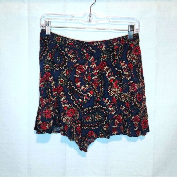 Hollister Floral Flutter Shorts Size Medium - Picture 1 of 8